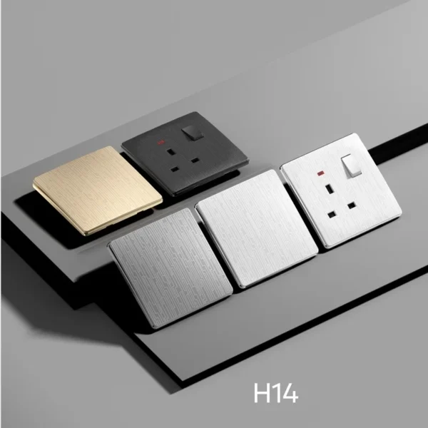 New Design 4 Gang 2 Way inteligente Life Touch Panel à prova d'água Wall Switches Brushed PC Panel Luxury moderno Push Button Max Voltage